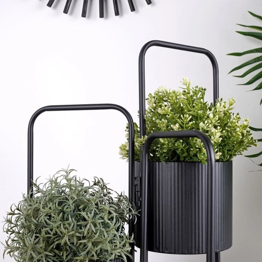 Metal solid și tăvițe striate