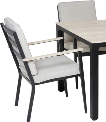 Confort datorită pernelor groase bej