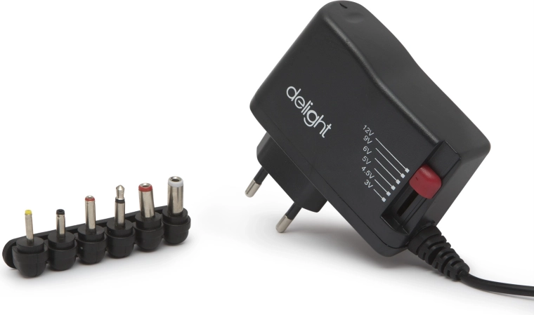 Adaptor de alimentare universal cu conectori interschimbabili