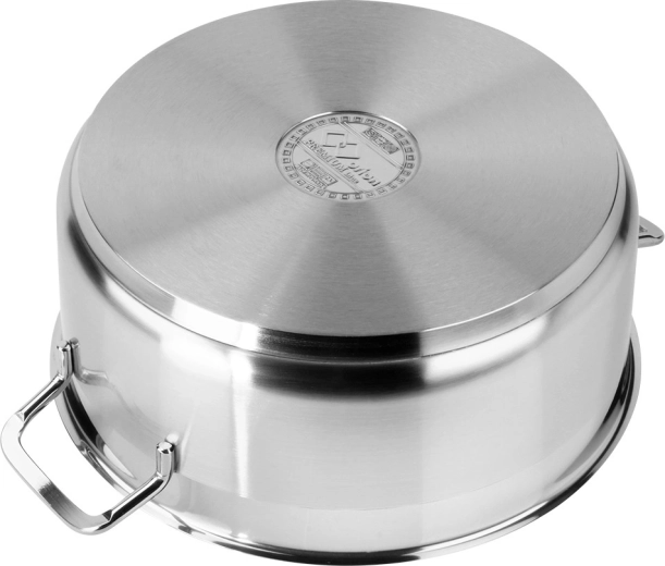 Compatibilă cu toate tipurile de plite, inclusiv inducție