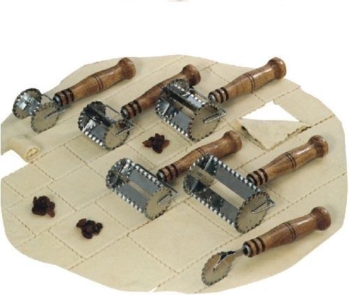 Tăietor de aluat pătrat 6 × 6 cm, inox cu mâner din lemn