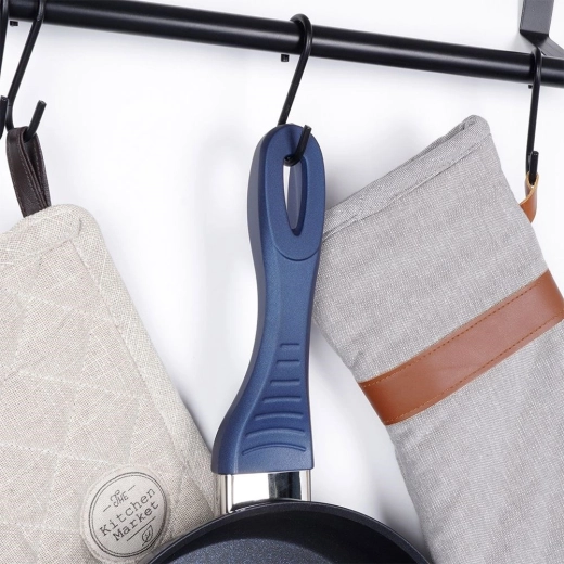 Mâner ergonomic cu orificiu pentru agățare