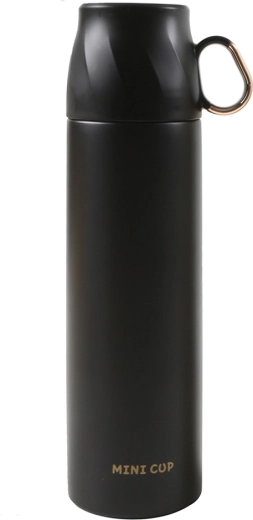 Design elegant negru cu detalii aurii
