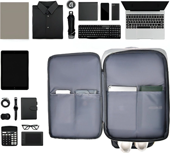 Organizare bine gândită și spațiu pentru laptop 17"