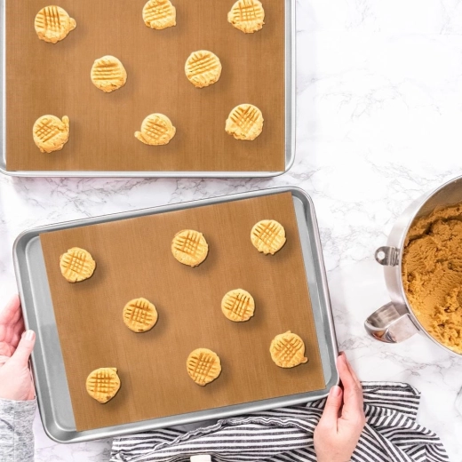 Suprafață antiaderentă pentru coacere perfectă