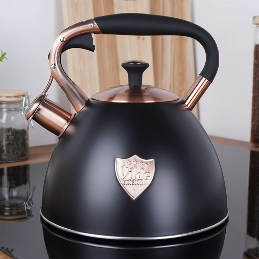 Negru mat elegant cu detalii din cupru