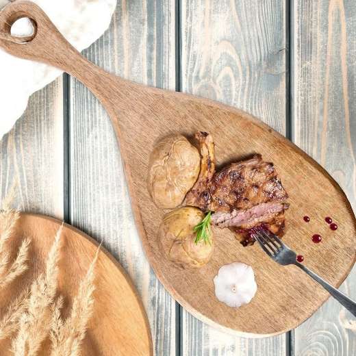 Servire stilată pentru aperitive și fripturi