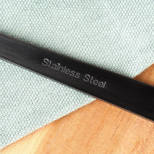 Oțel negru satinat pentru o masă modernă