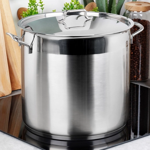 Compatibilă cu toate tipurile de plite, inclusiv inducție