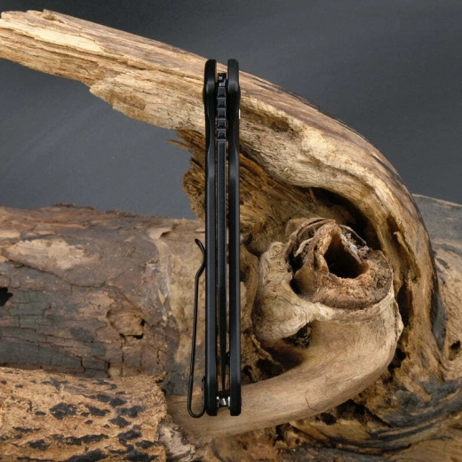 Construcție integral metalică și clip adânc