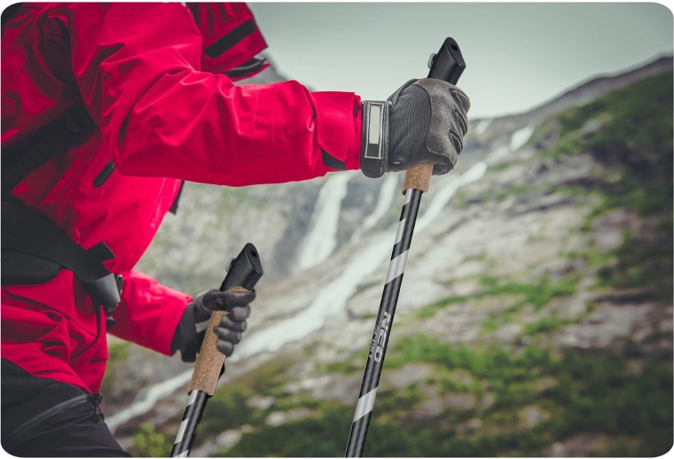 Lungime reglabilă 85–143 cm pentru orice teren