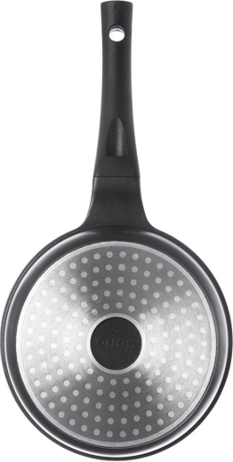 Compatibilă cu toate tipurile de plite, inclusiv inducție