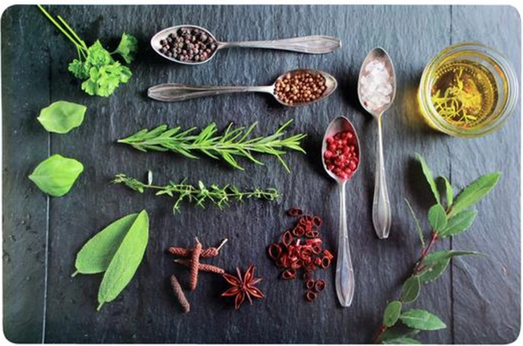 Suport de masă din plastic TORO cu motiv de linguri 44 × 28 cm