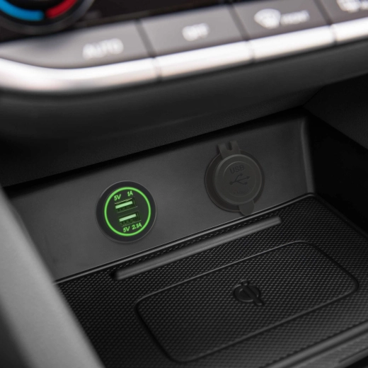 Priză USB duală încastrabilă pentru automobil