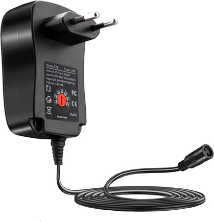 Adaptor compact cu cablu lung pentru utilizare comodă