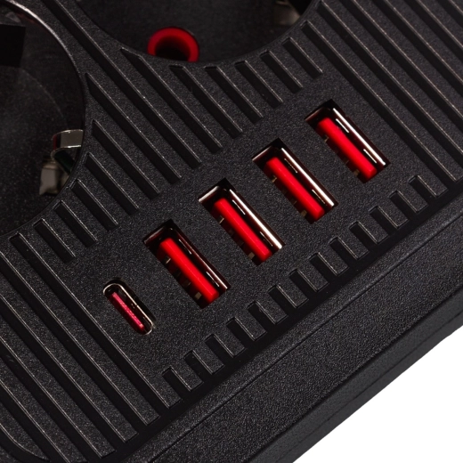 USB‑A și USB‑C pentru încărcare rapidă