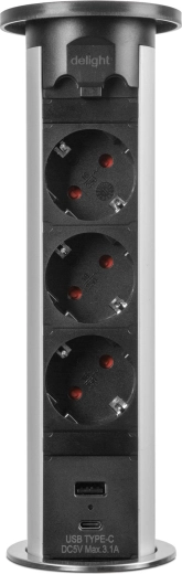 Trei prize și încărcare USB