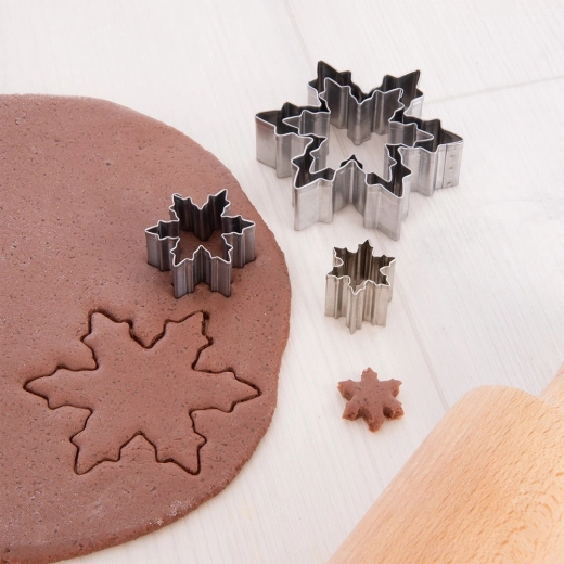 Forme curate și precise de fulgi de zăpadă