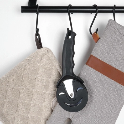 Mâner ergonomic și agățare ușoară