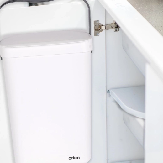 Suspendare economică pe uși și perete