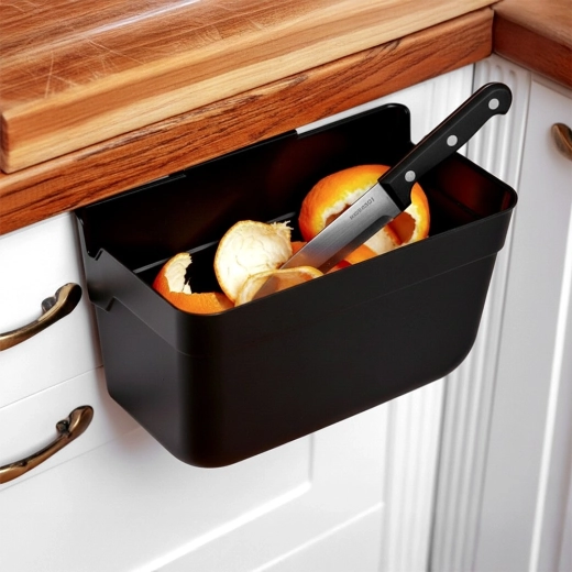 Aruncare rapidă a resturilor direct de pe blatul de lucru