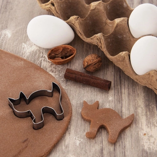 Siluetă de pisică precisă pentru biscuiți perfecți