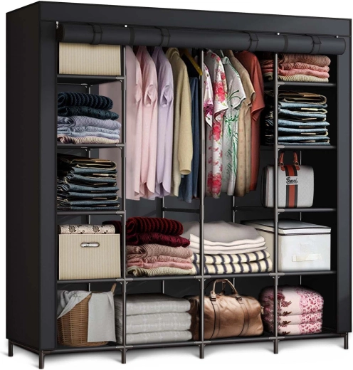 Husă impermeabilă și patru fermoare