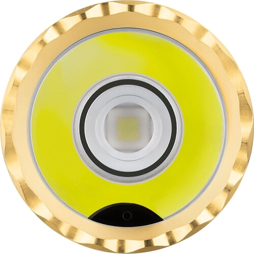 Până la 2300 lm și bătaie 300 m