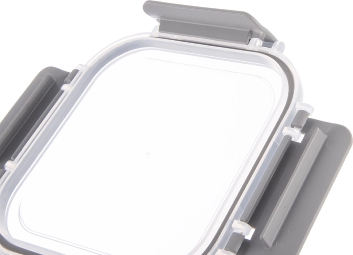 Capac etanș cu patru cleme