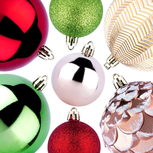 Mix de dimensiuni și finisaje pentru un efect bogat