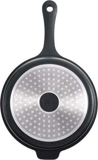 Compatibilă cu toate tipurile de plite, inclusiv inducție