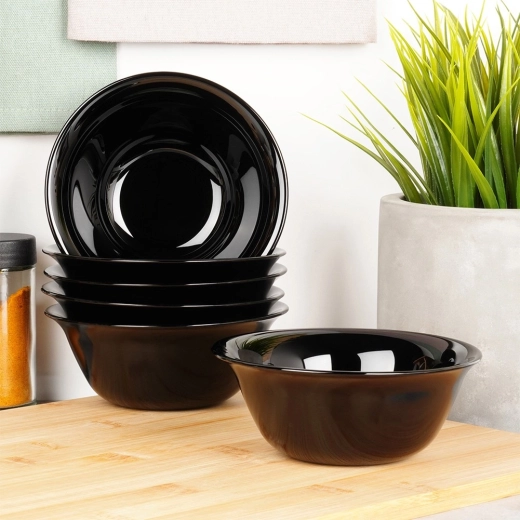 Design negru elegant pentru o masă modernă