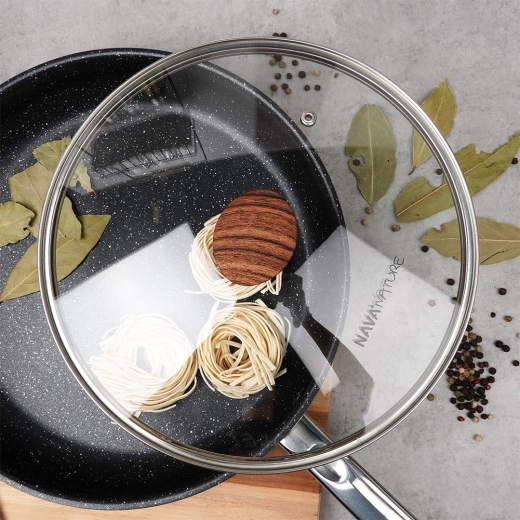 Sticlă transparentă termorezistentă pentru control deplin