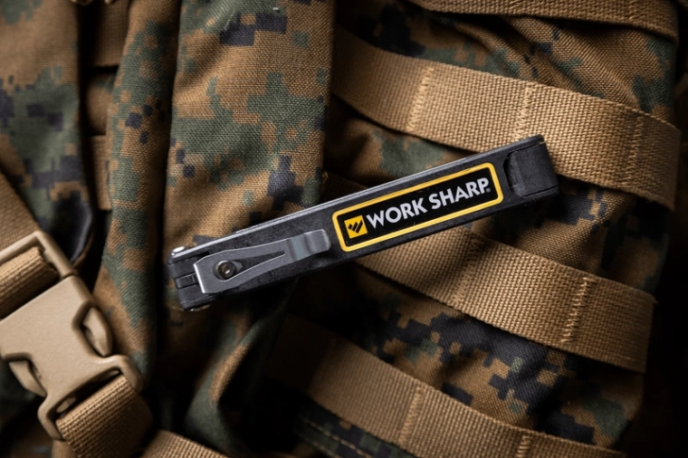 Construcție pliabilă și clips de buzunar