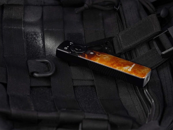 Design EDC plat cu clemă și magnet