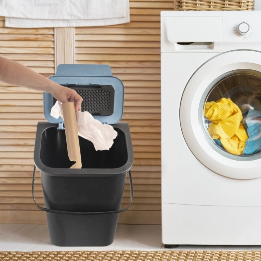 Cap rabatabil pentru aruncare comodă