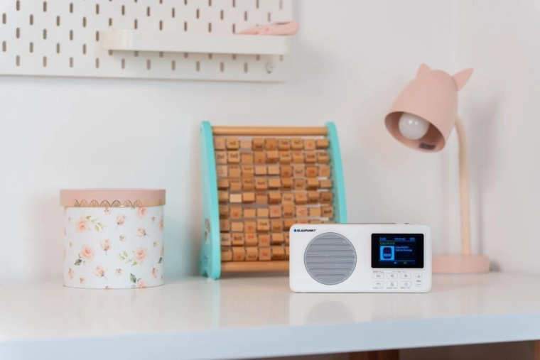 Ecran color și Bluetooth