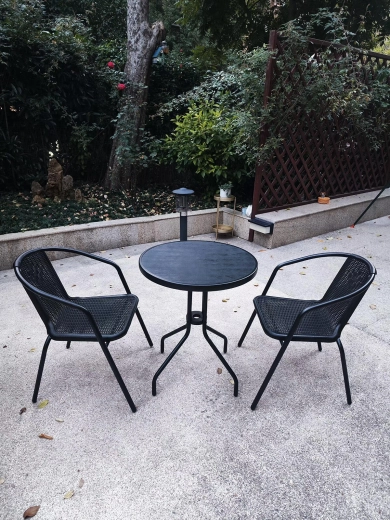 Masă compactă pentru balcon și terasă