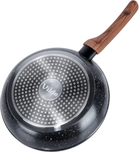 Compatibilă cu toate tipurile de plite, inclusiv inducție