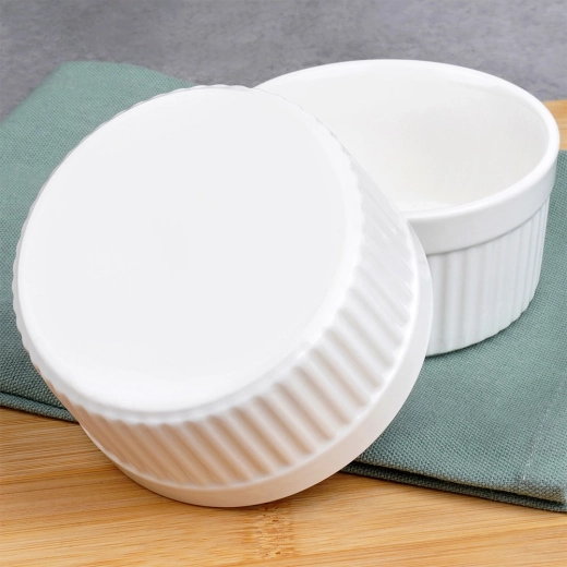 Design elegant striat și posibilitate de stivuire