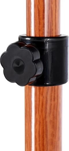 Construcție stabilă în decor de lemn