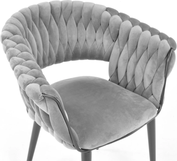 Spătar împletit care dictează stilul