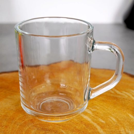 Sticlă groasă și rezistentă, cu toartă comodă