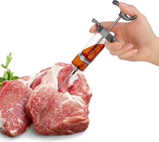 Injectare ușoară a marinadei direct în carne