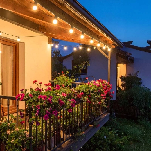 Lumină caldă pentru o atmosferă confortabilă
