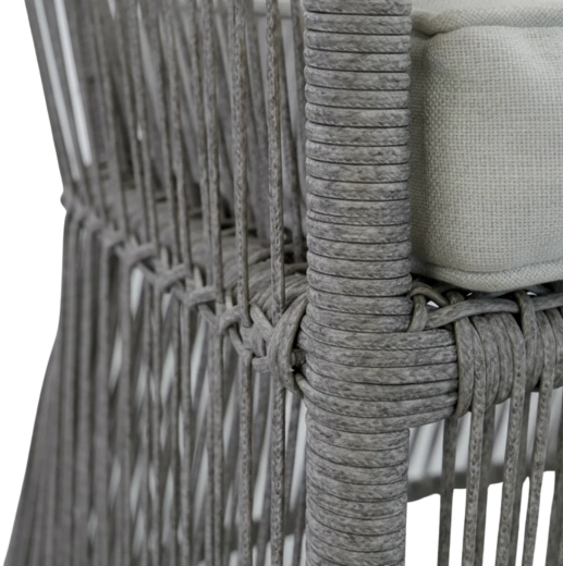 Împletitură de ratan aerisită, cu aspect modern