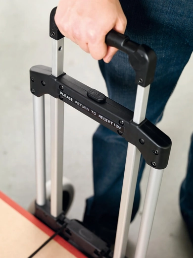 Priză ergonomică pentru etichetare confortabilă