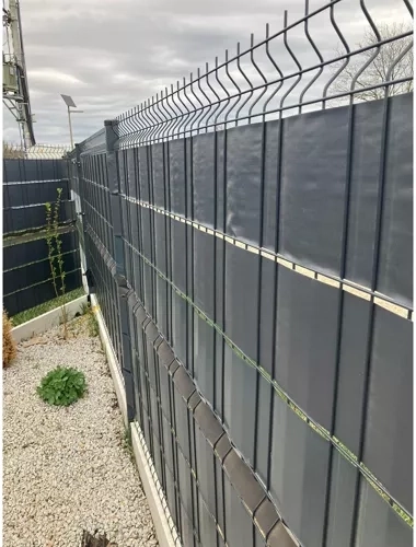 Instalare ușoară – 25 cleme în culoarea benzii