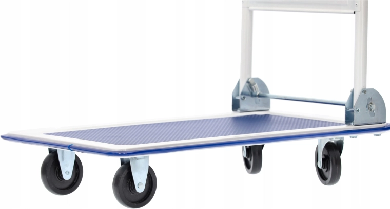 Manevrabilitate lină datorită celor 4 roți pivotante