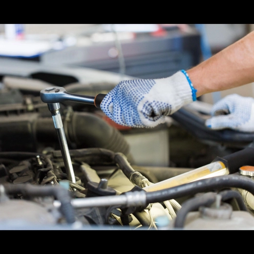 Utilizare practică și în compartimentul motorului